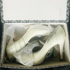 New Hey lady by the Leung Twins - Taken Heels